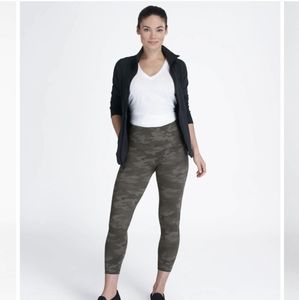 Spanx Look at me Now seamless cropped legging
